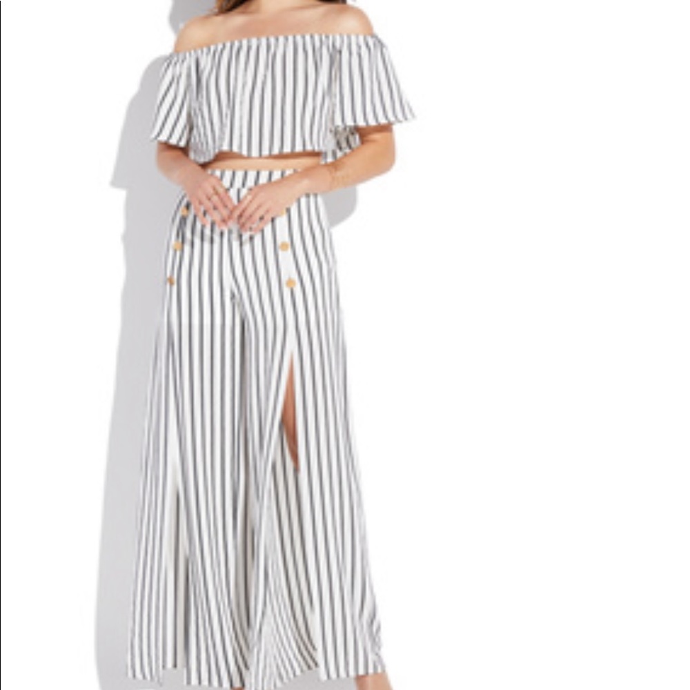 San Joy 2 piece outfit - crop top and pants